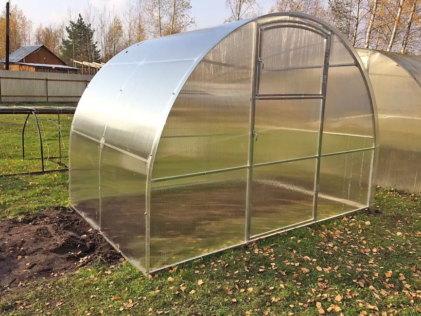 теплица с прямыми стенками