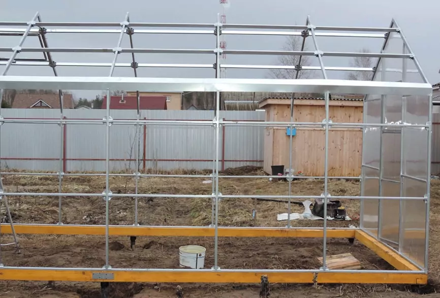 тепличный дом