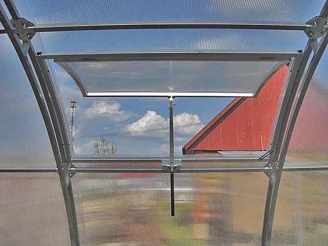 Автомат для проветривания теплиц